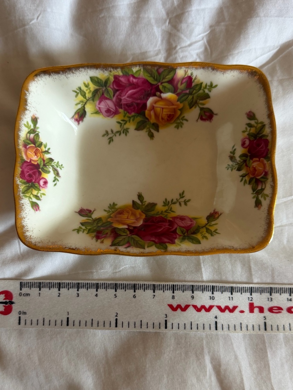 Royal Albert Old Country Rose Gold Edge Small Floral Dish